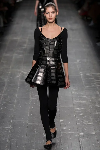 Look 12